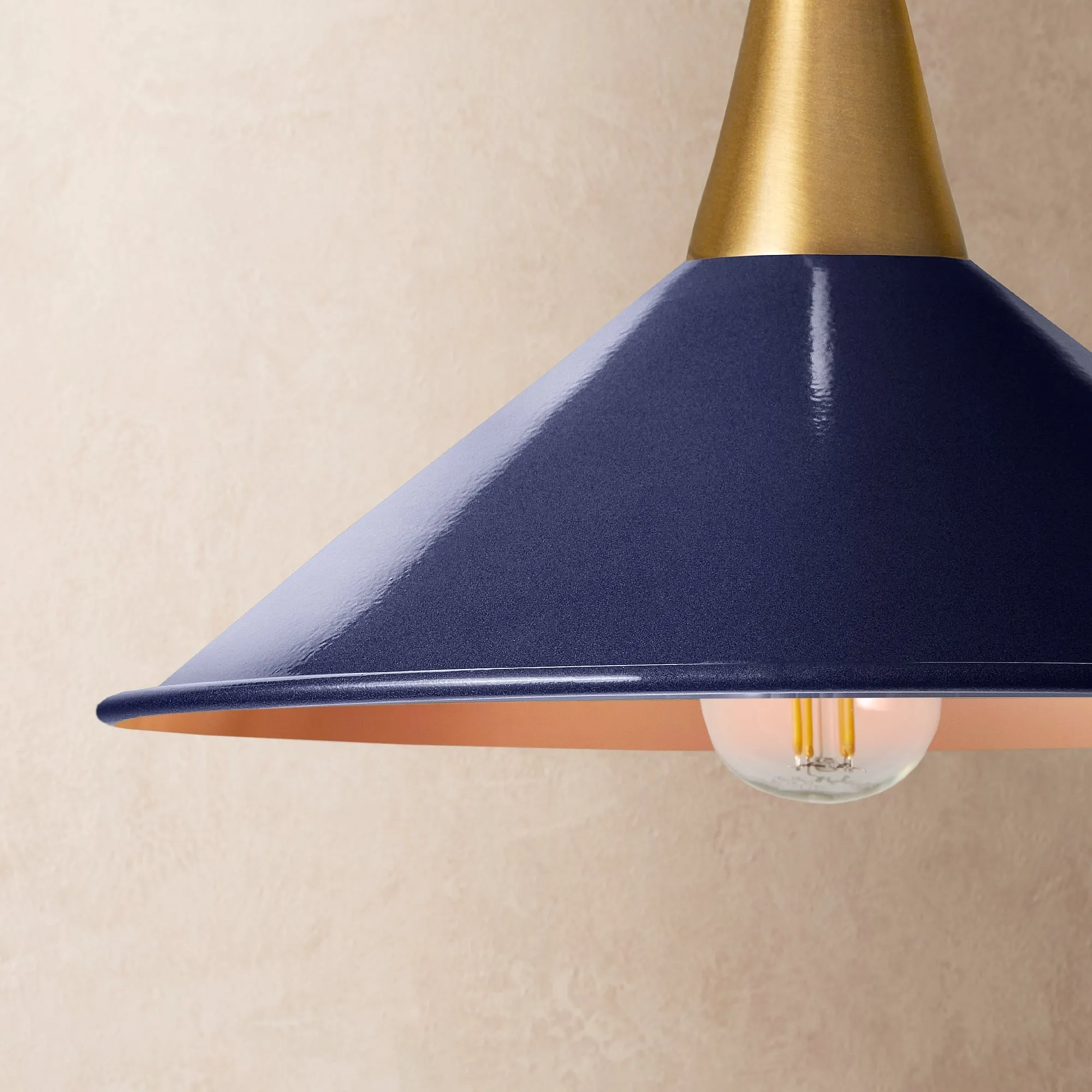 Smaller Cookie shade in black iris with copper interior